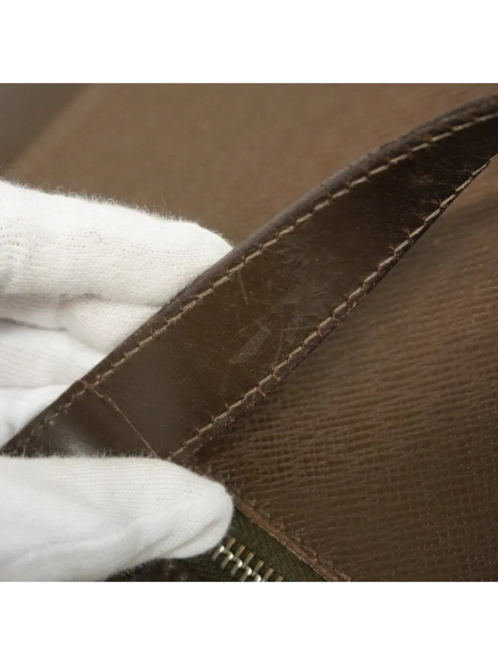 Louis Vuitton Tote Taiga Kasbek PM Grizzly